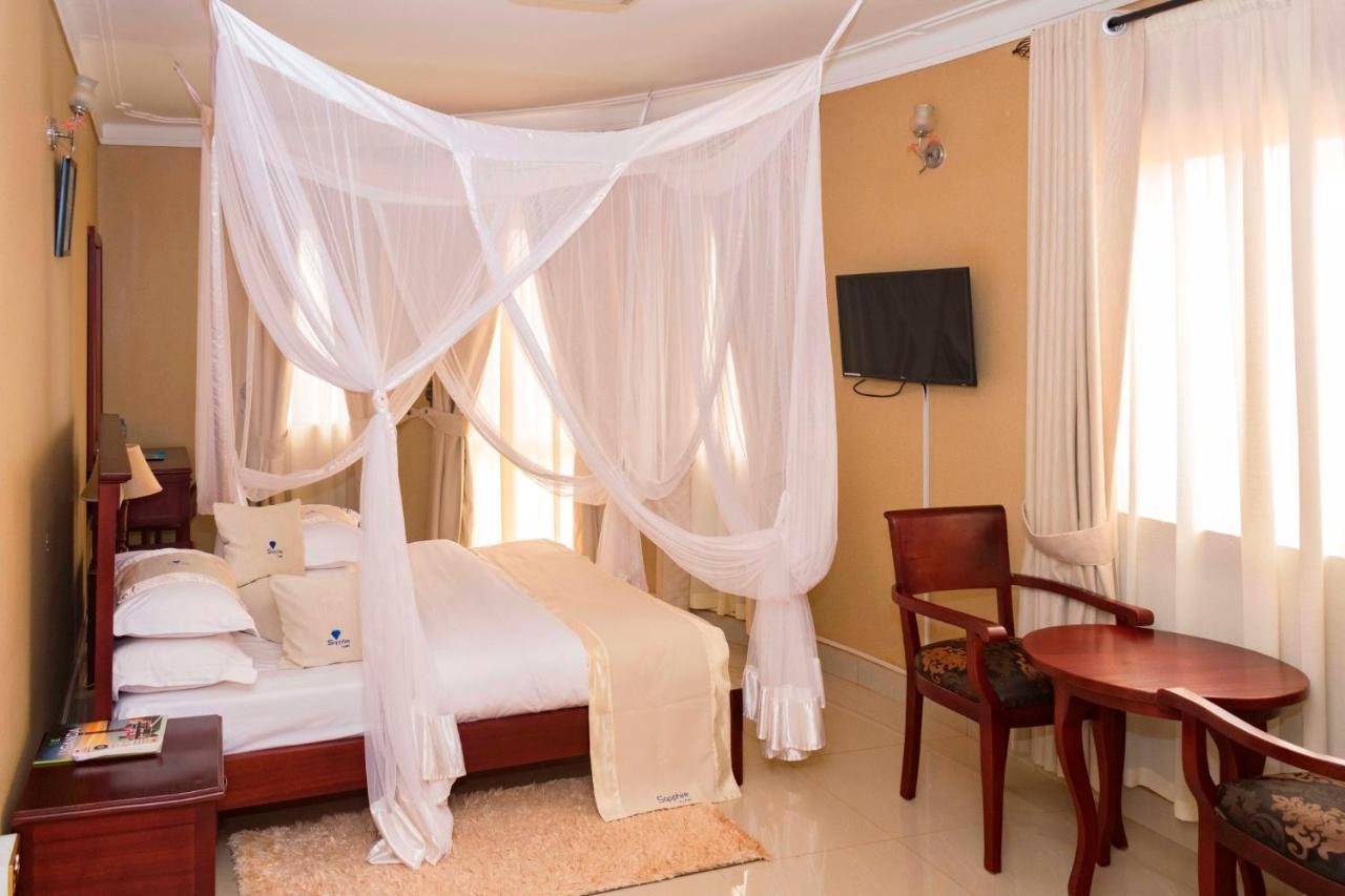 Kajansi Sapphire Hotel Entebbe Kigo מראה חיצוני תמונה